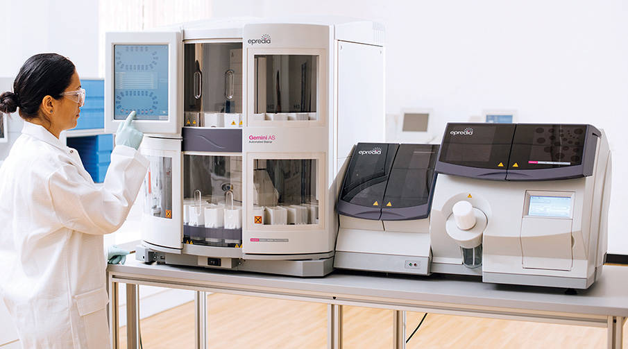Epredia Combination Solution in a pathology Lab A